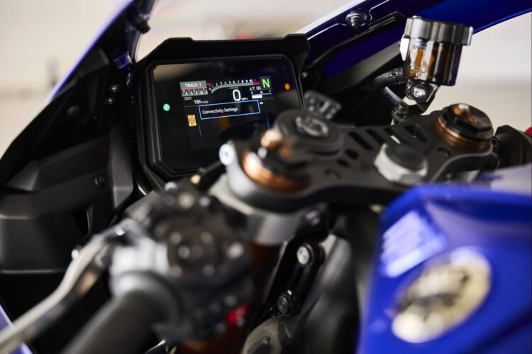 Yamaha R9 zegary
