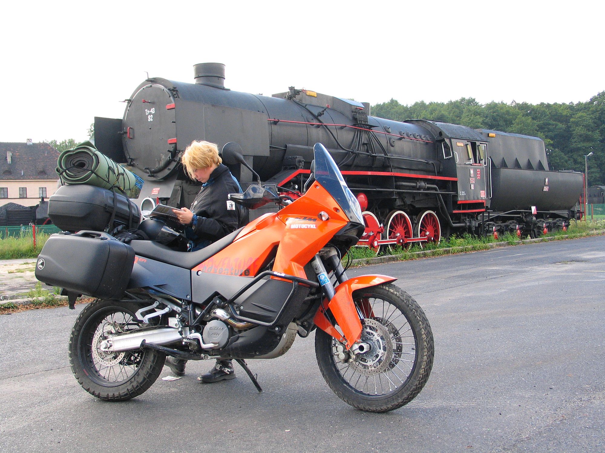 Parowozownia w Wolsztyni i KTM 990 ADV