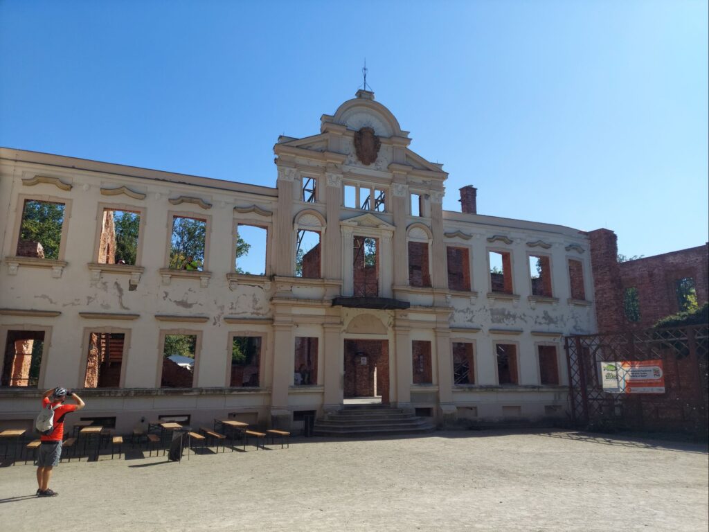 Ruiny zamku w Żmigrodzie 008